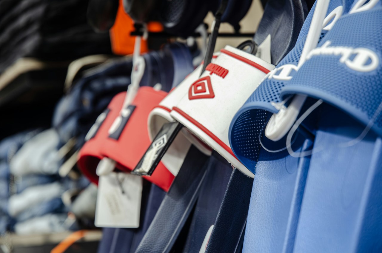 Как выбрать спортивную одежду для занятий на улице осенью и зимой: советы и ошибки