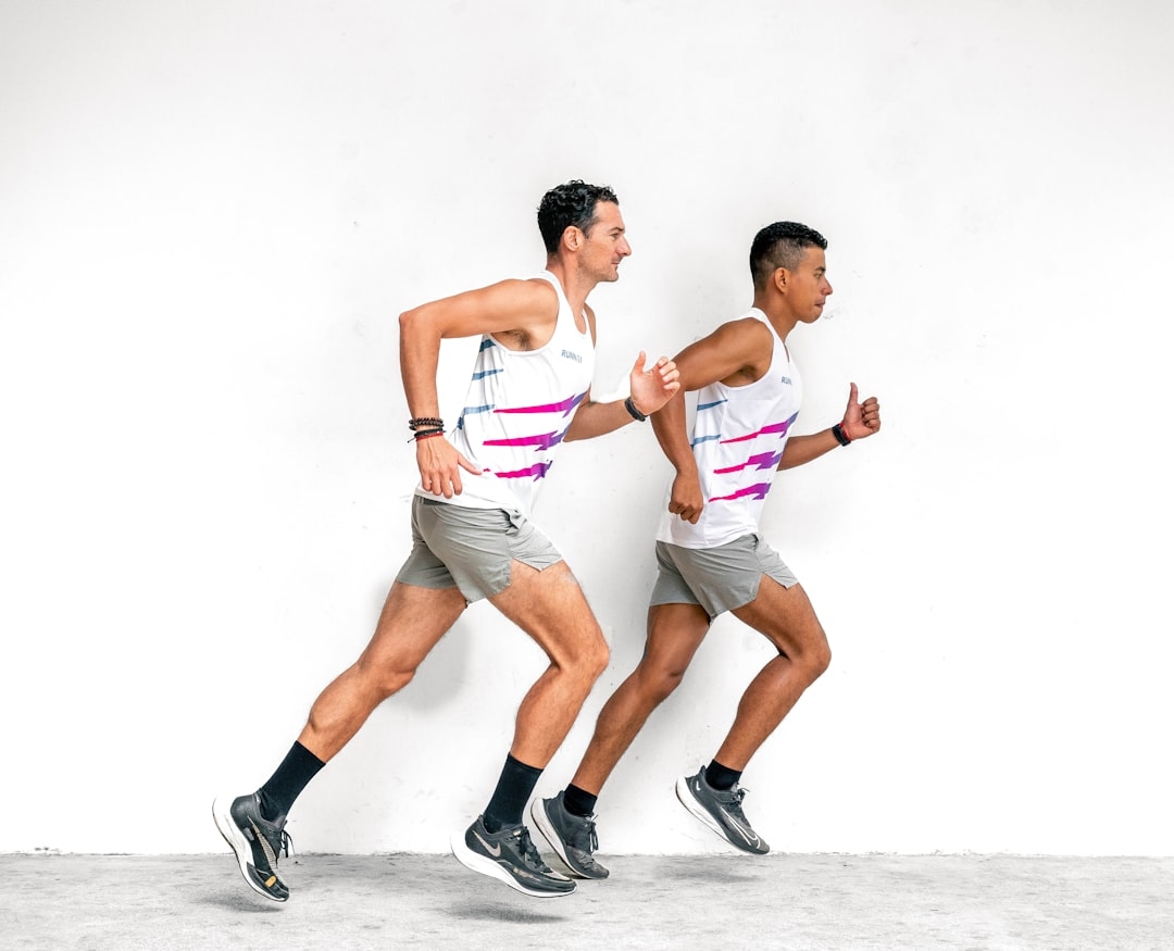 Чем отличается одежда для бега от одежды для тренажёрного зала: подробное сравнение